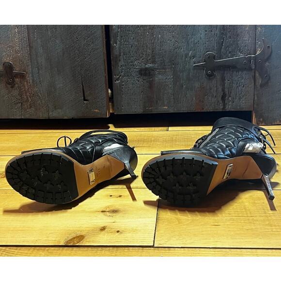 Michael Kors Women's Teagan Boot Heel. Quilted.Lace up shoe.Leather w/ box. Sz 8 - Picture 8 of 12